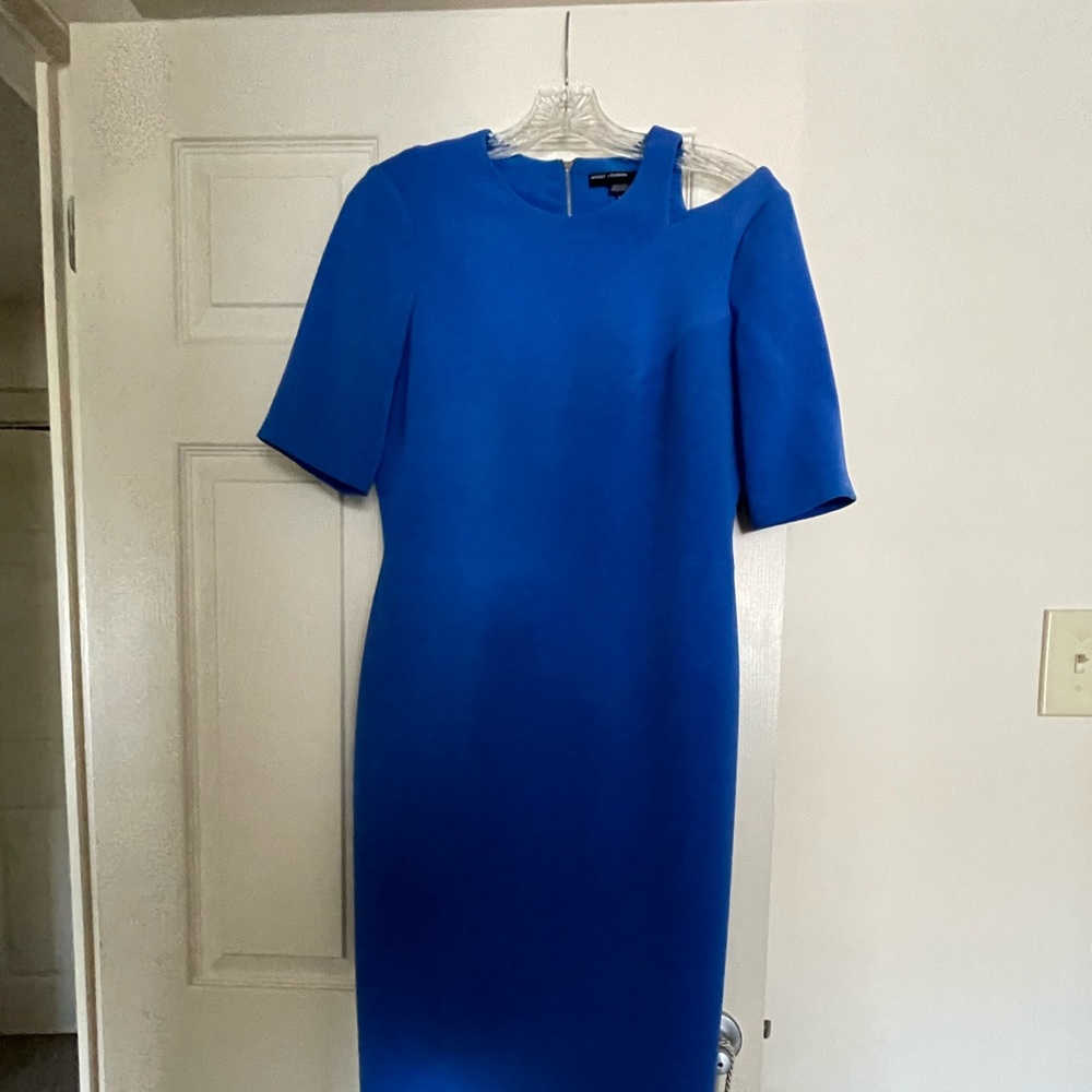 Maggie London sheath w/cutout shoulder. Blue. 6.